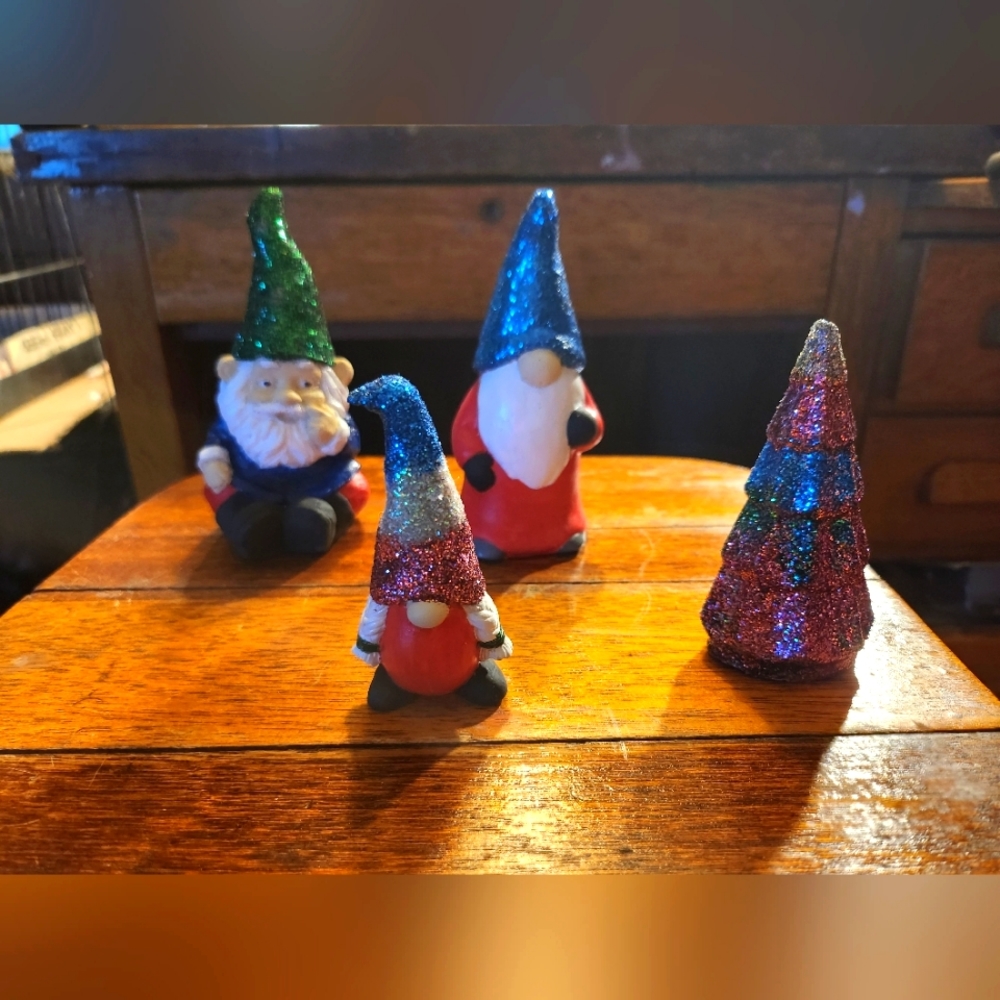 Christmas gnome set figurines (4)